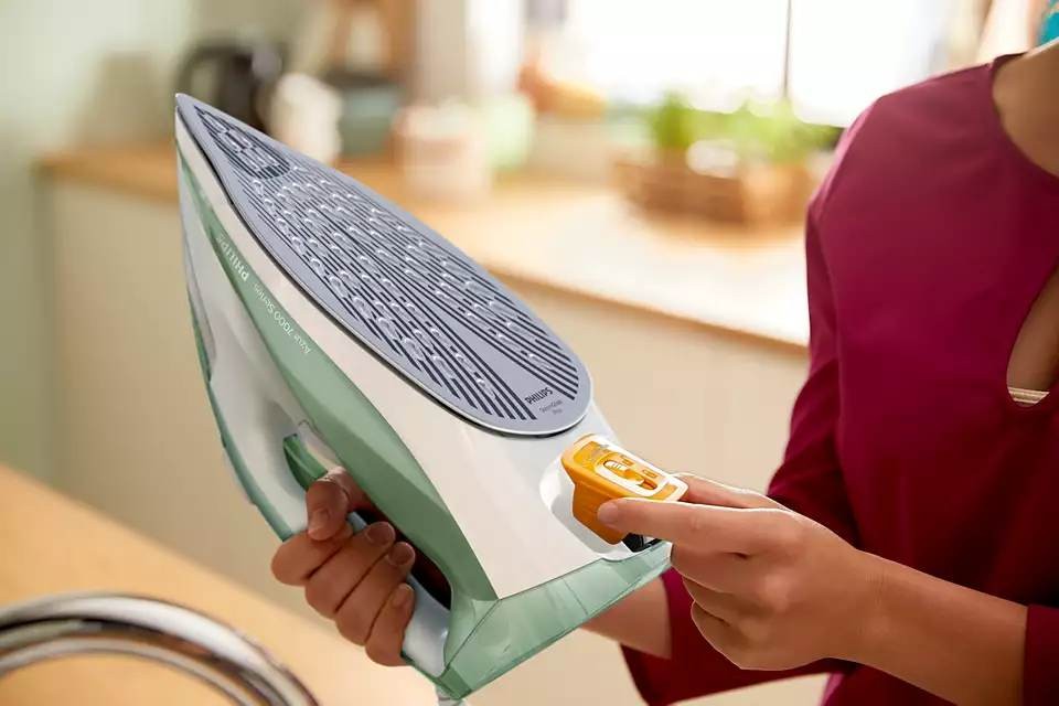 Утюг Philips DST7012/70 