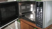 Микроволновая печь BBK 23MWC-982S/SB-M серебро/черный