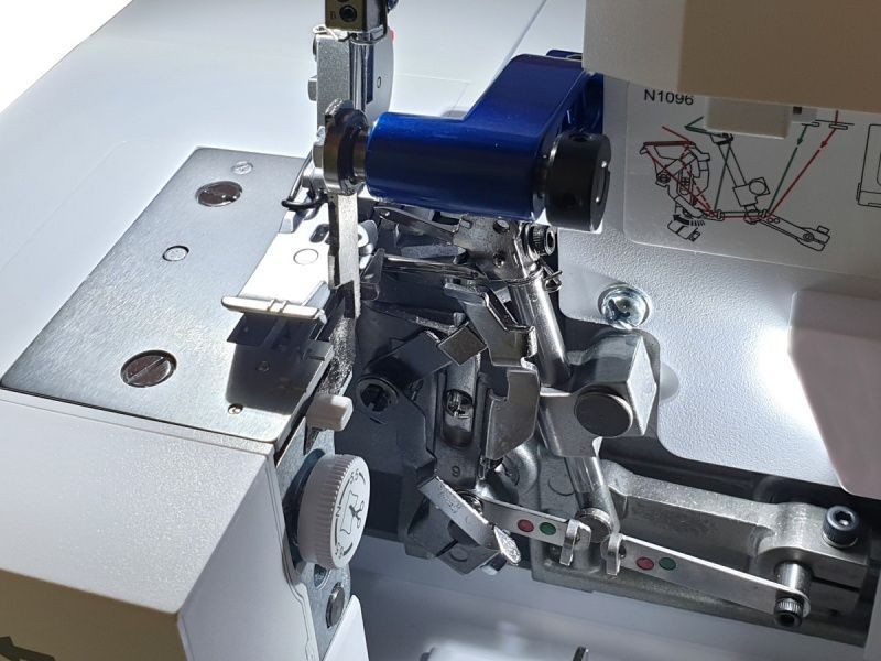 Оверлок Merrylock 220