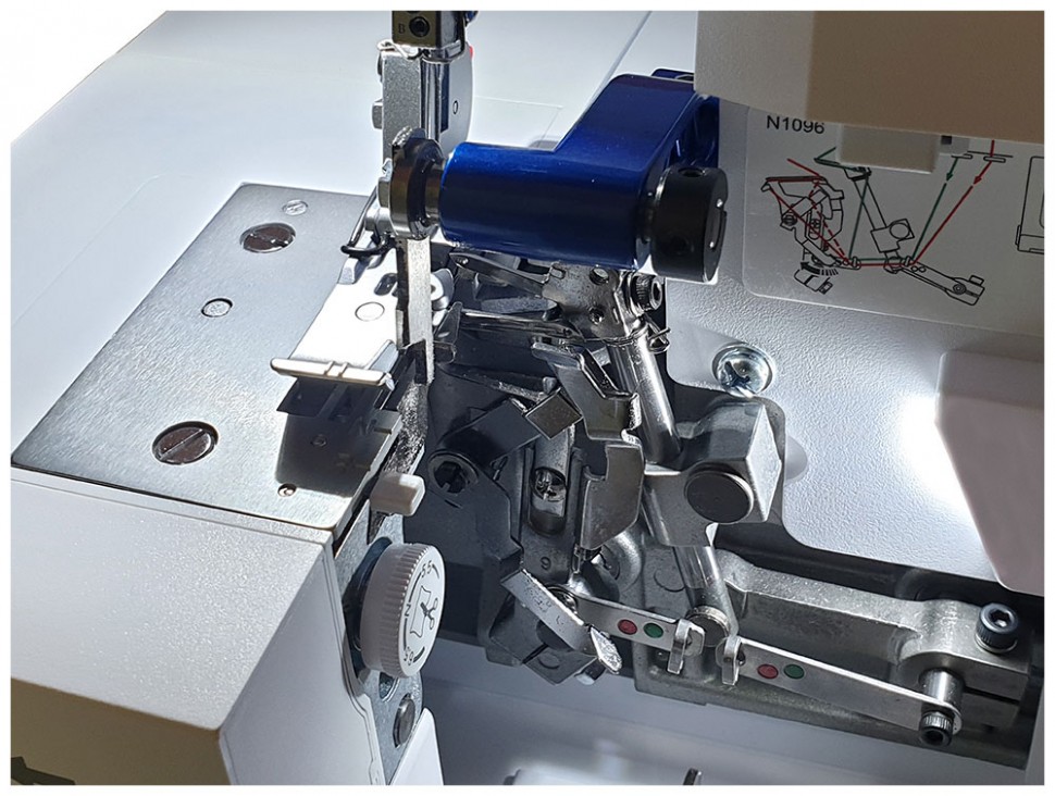 Оверлок Merrylock 220